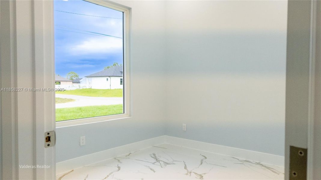 Spacious, unfurnished interior of a new home in , Lehigh Acres (Image 13).