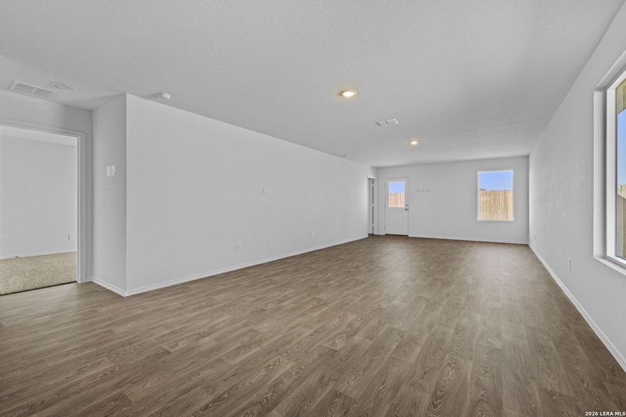 Spacious, unfurnished interior of a new home in Arroyo Ranch, Seguin (Image 13). Spacious, unfurnished interior of a new home in Arroyo Ranch, Seguin (Image 13).