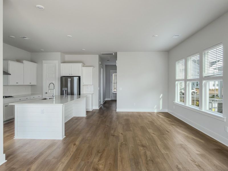 Spacious, unfurnished interior of a new home in Carnes Crossroads, Summerville (Image 31).