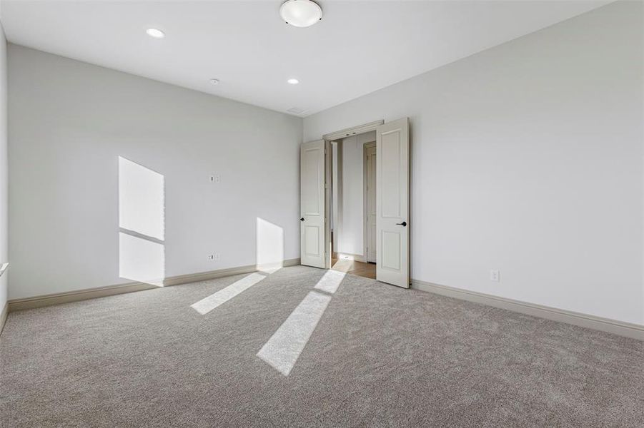 Spacious, unfurnished interior of a new home in Levante - 1 Acre Lots, Waxahachie (Image 18).