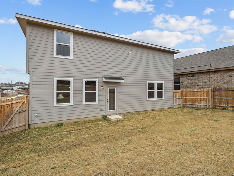 Exterior details and patio area of a home in Royal Crest, San Antonio (Image 3).