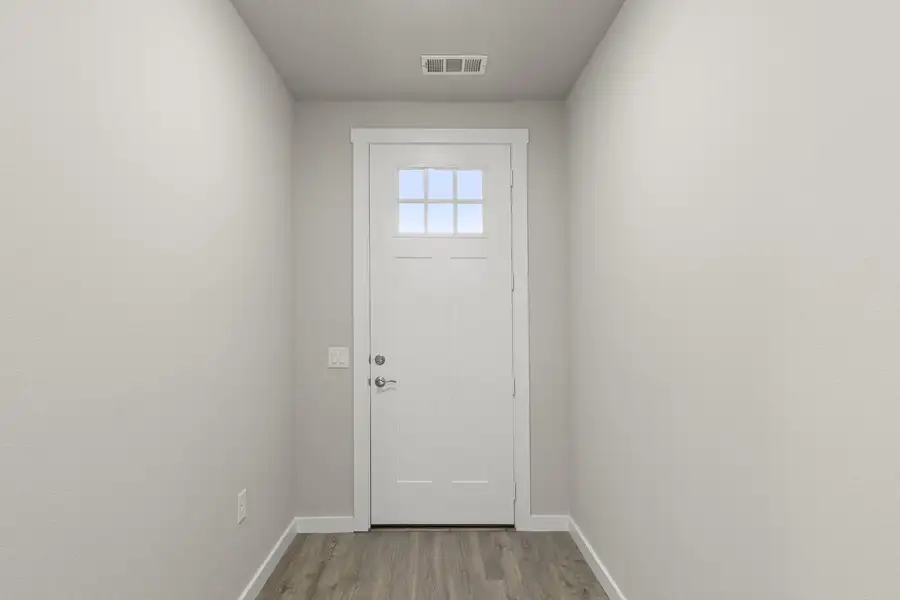 Spacious, unfurnished interior of a new home in Wildridge, Oak Point (Image 15).