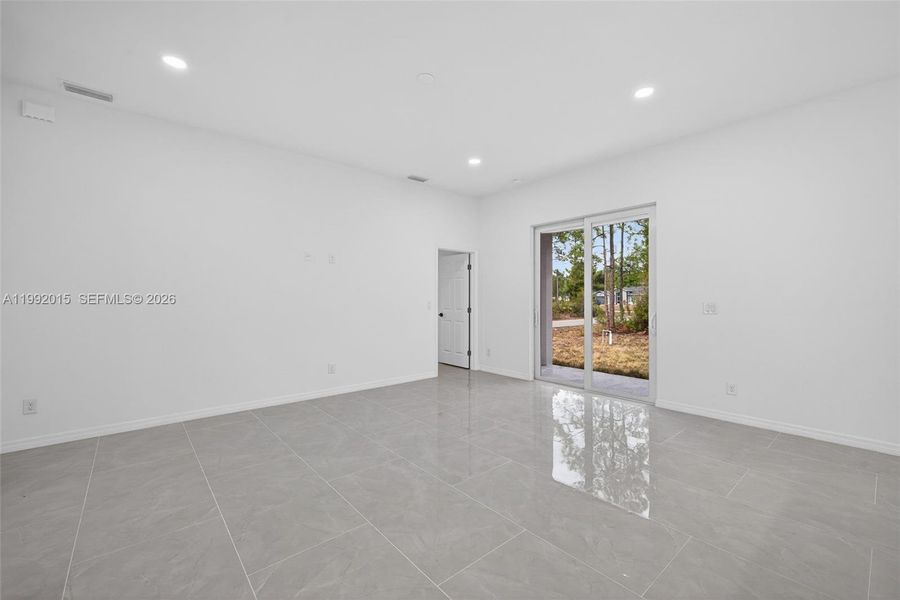 Spacious, unfurnished interior of a new home in , Lehigh Acres (Image 16).