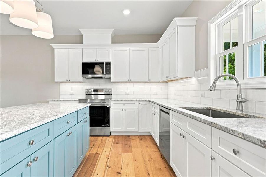 Furnished interior view inside a new home in , Jasper (Image 13).