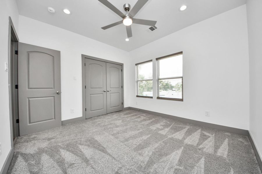 Spacious, unfurnished interior of a new home in , Houston (Image 24).
