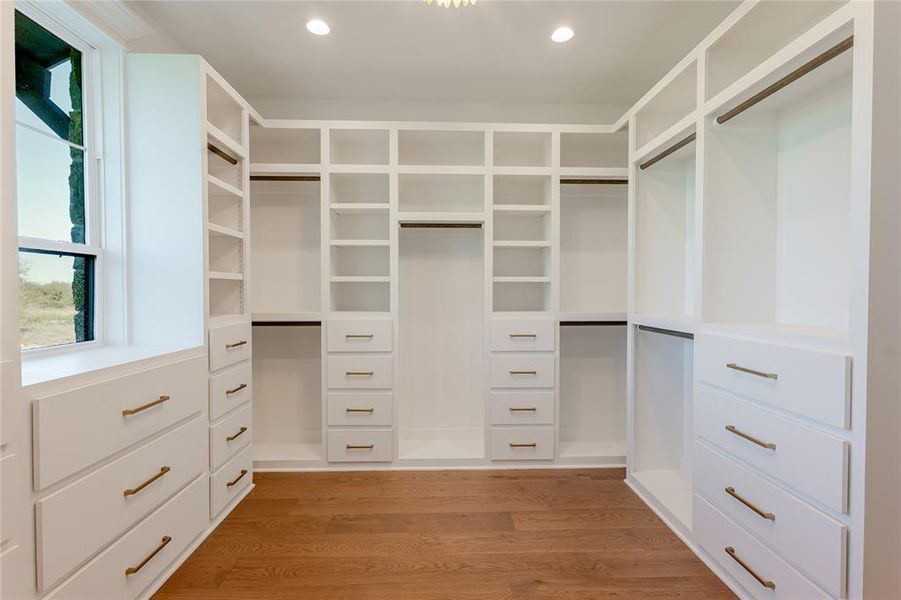 For all of your accessories, custom cabinets and built-in complete the primary closet. For all of your accessories, custom cabinets and built-in complete the primary closet.