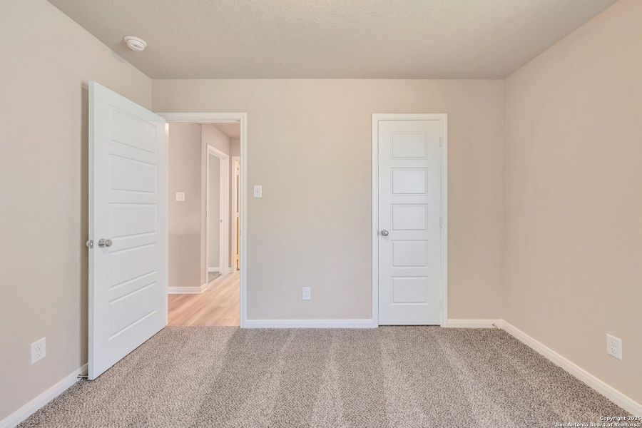 Spacious, unfurnished interior of a new home in Park Place, New Braunfels (Image 30).