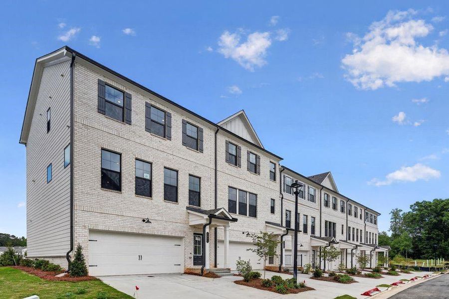Condo located in Lawrenceville, GA showcasing its design and architecture (Image 5).