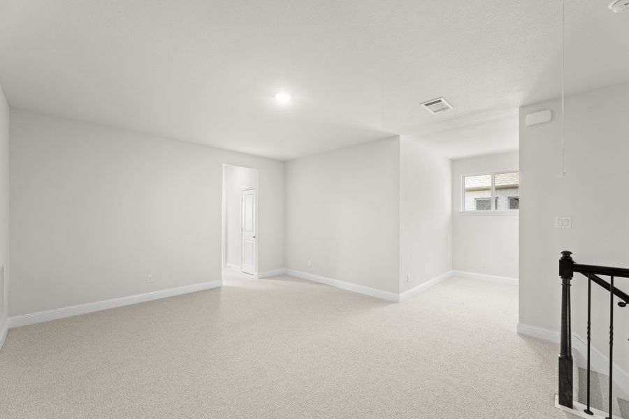 Representative unfurnished interior of a home built from the Cedarwood II by Sandlin Homes in Lakesong, Midlothian (Image 30).