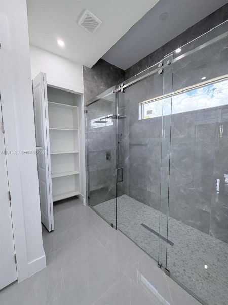 Furnished interior view inside a new home in , Cape Coral (Image 14).