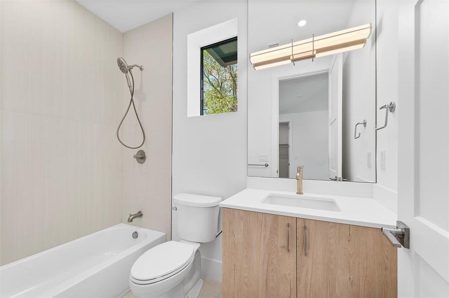 Furnished interior view inside a new home in , Fort Lauderdale (Image 15).