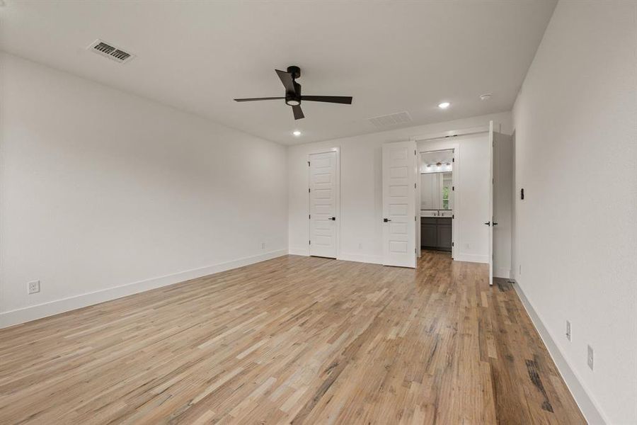 Spacious, unfurnished interior of a new home in Rolling Creek Ranch, Aledo (Image 18). Spacious, unfurnished interior of a new home in Rolling Creek Ranch, Aledo (Image 18).