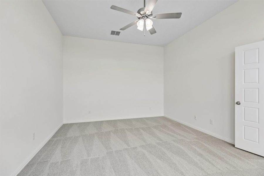Spacious, unfurnished interior of a new home in Creekhaven, Iowa Colony (Image 20). Spacious, unfurnished interior of a new home in Creekhaven, Iowa Colony (Image 20).