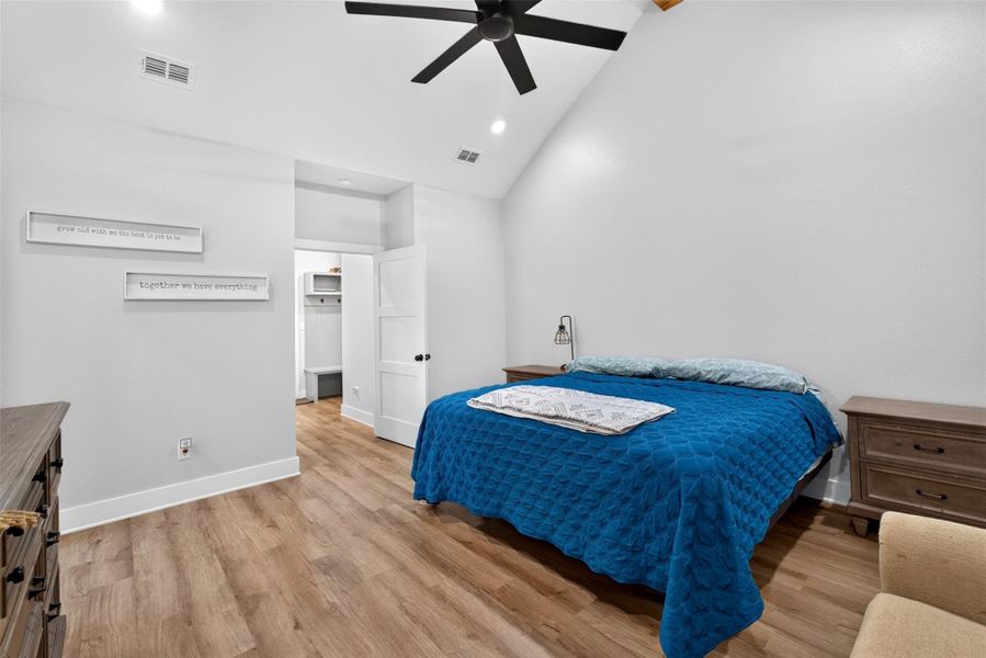 Furnished interior view inside a new home in , Kilgore (Image 36).