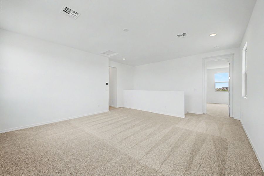 Spacious, unfurnished interior of a new home in Soleo, San Tan Valley (Image 11).