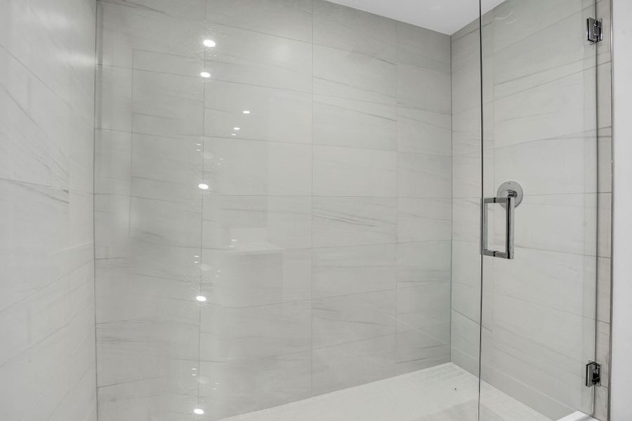 Den Full Bath Shower