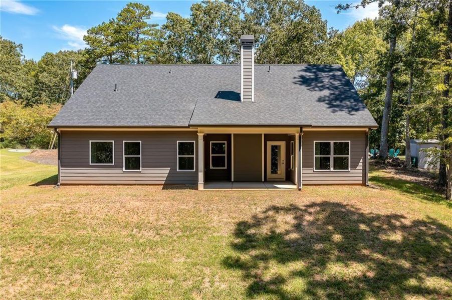Exterior details and patio area of a home in , Murrayville (Image 2).