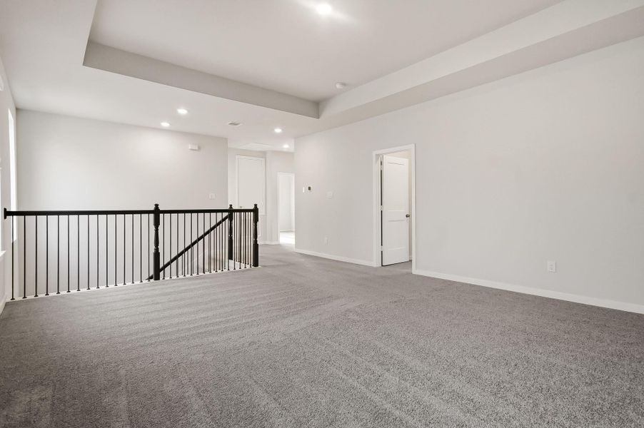 Spacious, unfurnished interior of a new home in Sunterra Lakes, Brookshire (Image 16).
