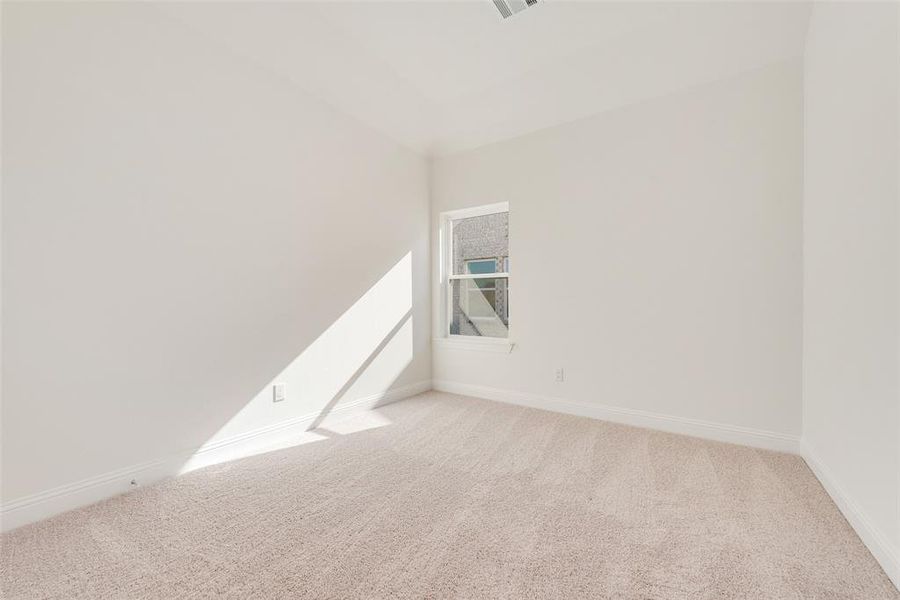 Spacious, unfurnished interior of a new home in Prairie Ridge, Midlothian (Image 18).
