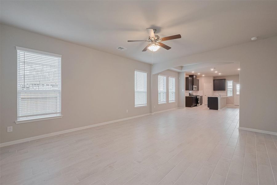 Spacious, unfurnished interior of a new home in River Ranch, Dayton (Image 15).