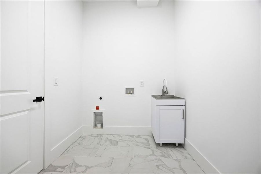 Spacious, unfurnished interior of a new home in , Dahlonega (Image 23).