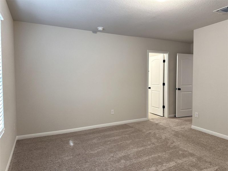 Bedroom 2 has ensuite bathroom.