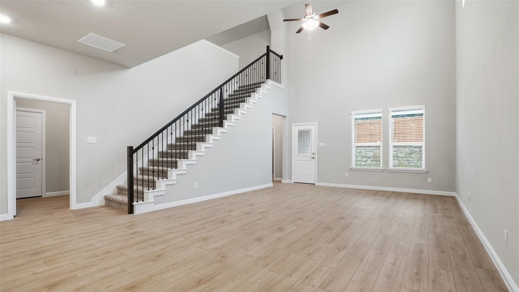 Spacious, unfurnished interior of a new home in Eden Ranch, Arlington (Image 14).