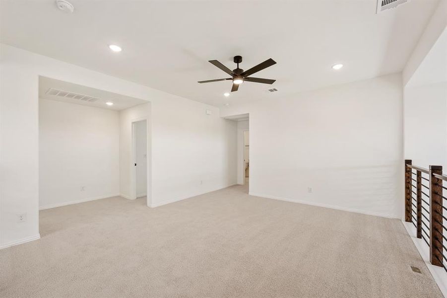 Spacious, unfurnished interior of a new home in Willow Wood Classic 60, McKinney (Image 32).