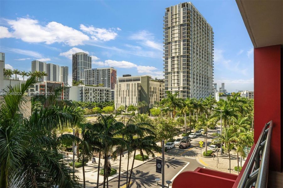 Condo located in Miami, FL showcasing its design and architecture (Image 5).