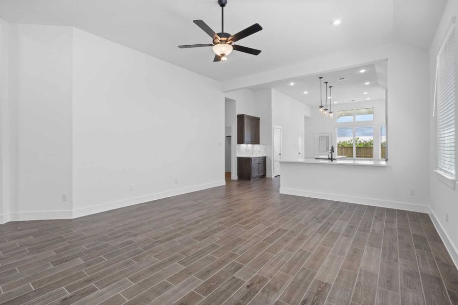 Spacious, unfurnished interior of a new home in Mulberry Farms, Santa Fe (Image 35).
