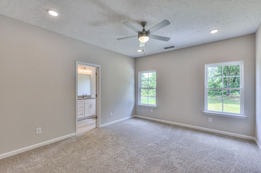Spacious, unfurnished interior of a new home in Legacy Preserve, Tullahoma (Image 18).