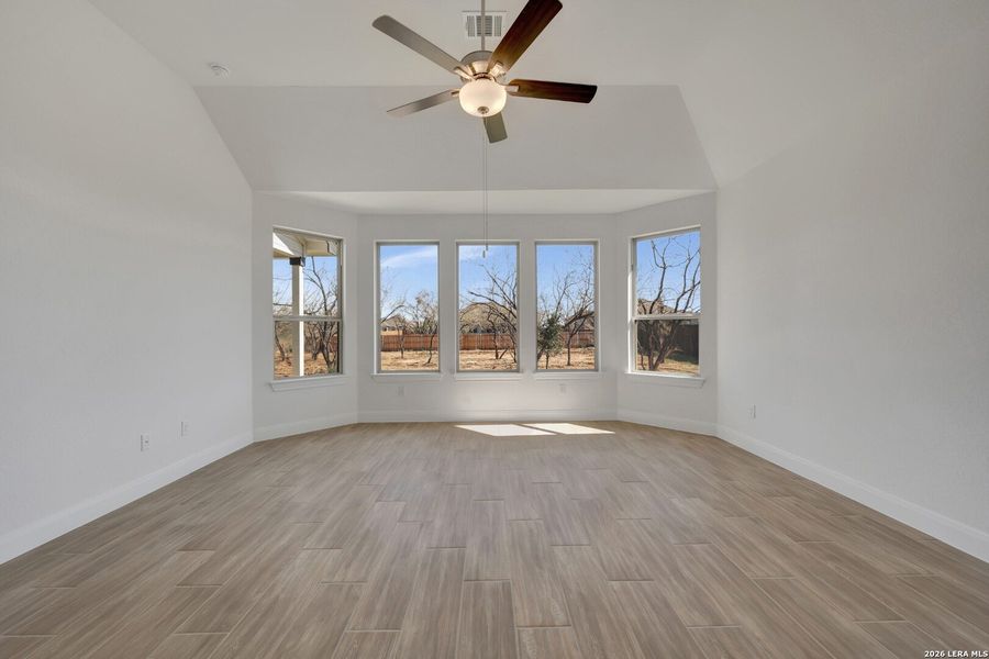 Spacious, unfurnished interior of a new home in Everly Estates, San Antonio (Image 20).