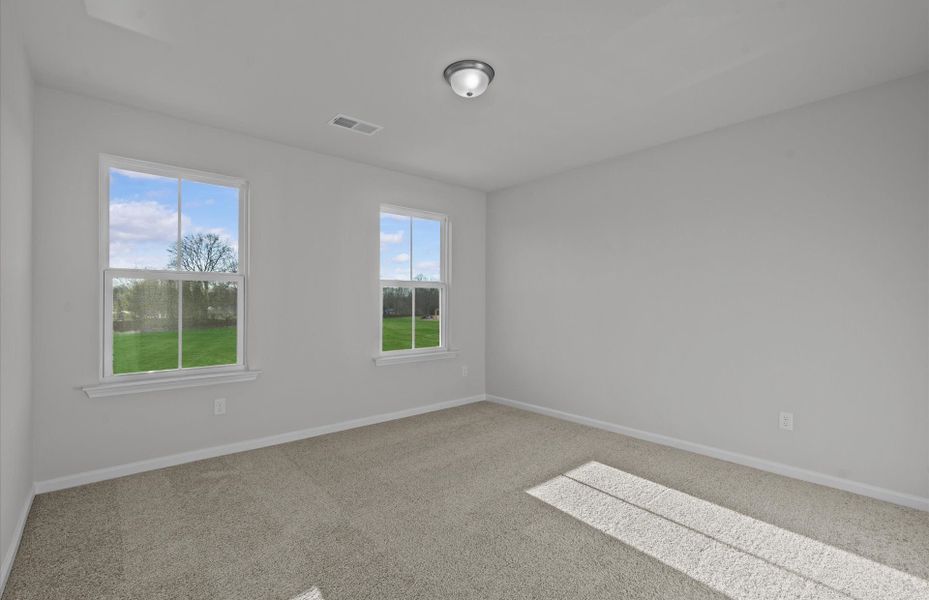 Spacious, unfurnished interior of a new home in Fox Hollow, Spartanburg (Image 15).