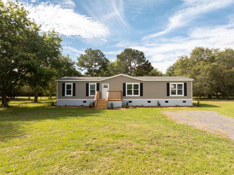 Exterior details and patio area of a home in , Eutawville (Image 1). Exterior details and patio area of a home in , Eutawville (Image 1).