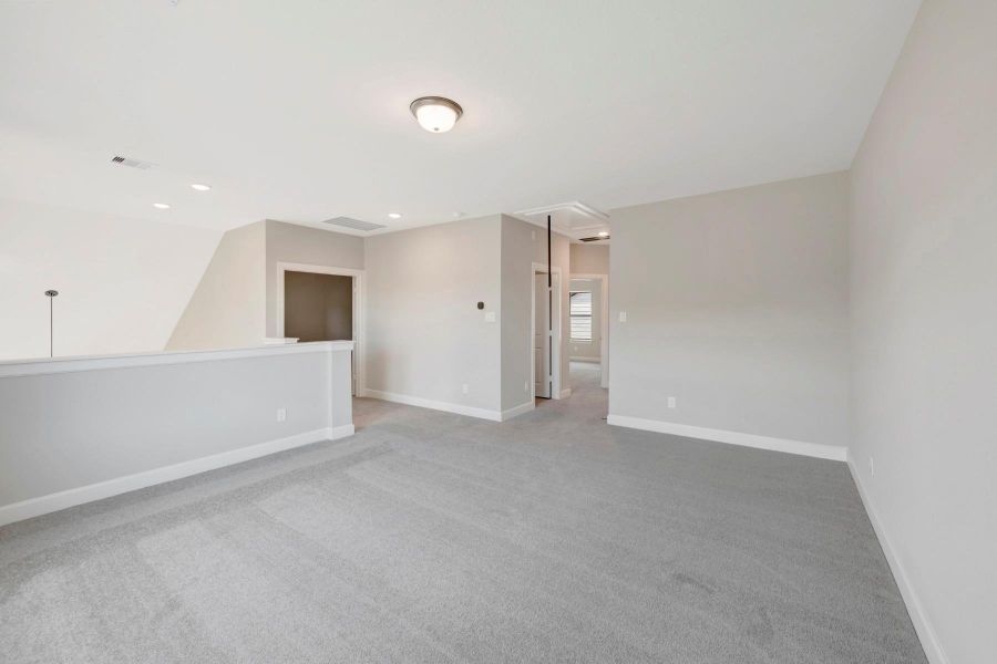 Spacious, unfurnished interior of a new home in Kresston - Enclave Collection, Magnolia (Image 37).