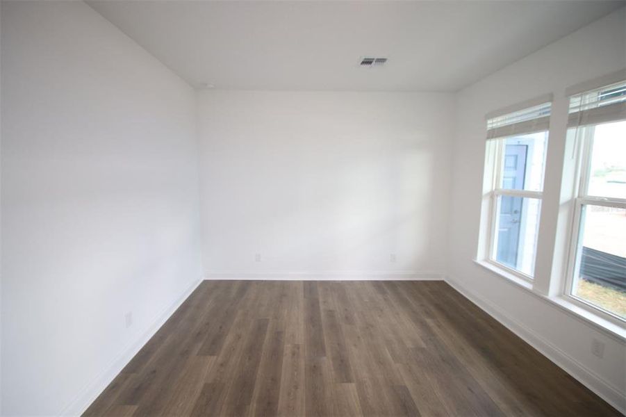 Spacious, unfurnished interior of a new home in Weslyn Park in Sunbridge 34', St. Cloud (Image 11).