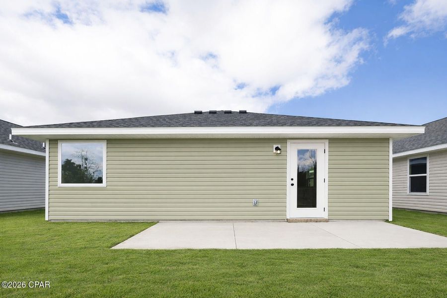Exterior details and patio area of a home in Fox Glenn, Panama City (Image 3).