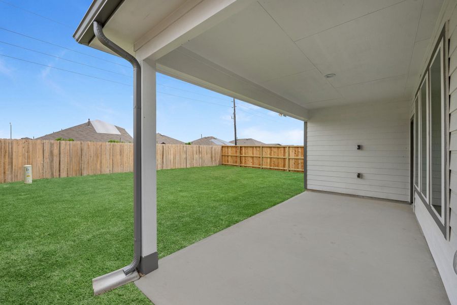 Exterior details and patio area of a home in Grand Mason Crossing, Katy (Image 3).