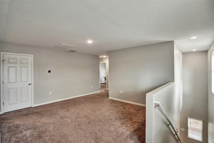 Spacious, unfurnished interior of a new home in Hammock Reserve, Haines City (Image 17).