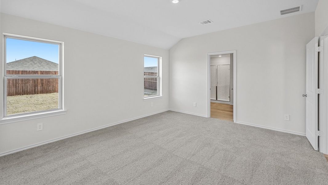 Spacious, unfurnished interior of a new home in Oak Valley Estates, Bullard (Image 27).