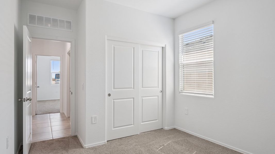 Spacious, unfurnished interior of a new home in Quail Ranch, San Tan Valley (Image 20).