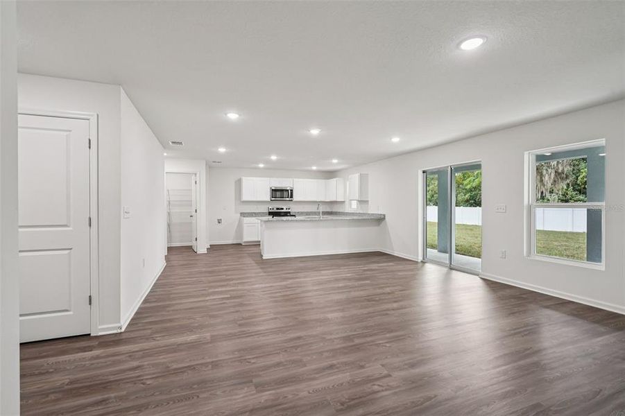 Spacious, unfurnished interior of a new home in Sable Run, Ocala (Image 27).