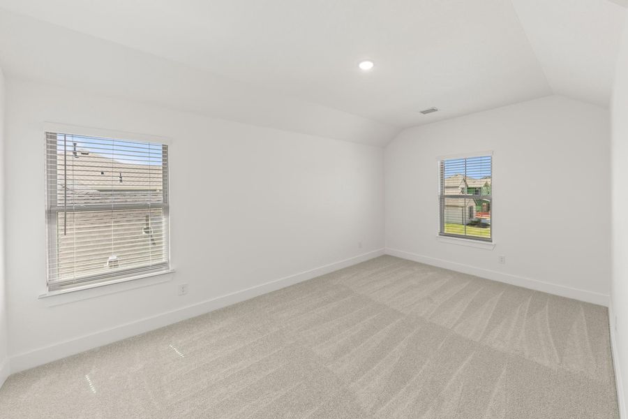 Spacious, unfurnished interior of a new home in Painted Tree, McKinney (Image 18).