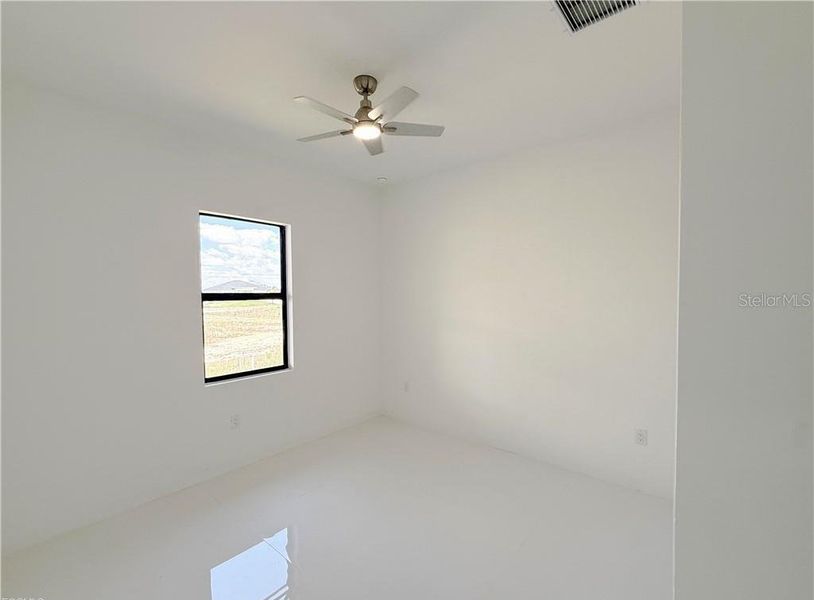 Spacious, unfurnished interior of a new home in , Cape Coral (Image 27).