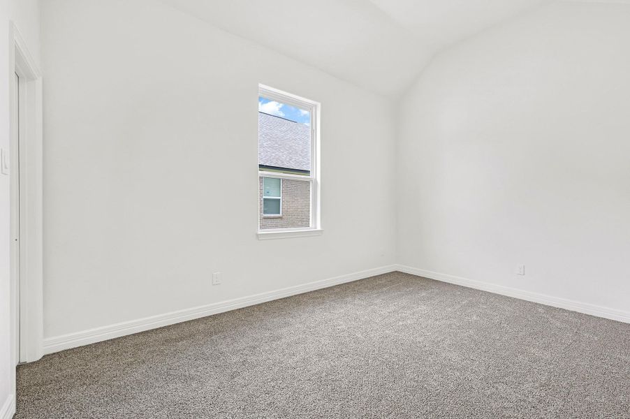 Spacious, unfurnished interior of a new home in , Anahuac (Image 16).