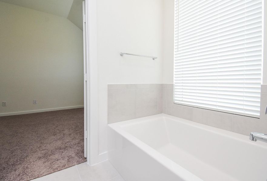 Just say AHHHHH as you step into a sea of bubbles in this inviting soaking tub, any time of day or night.