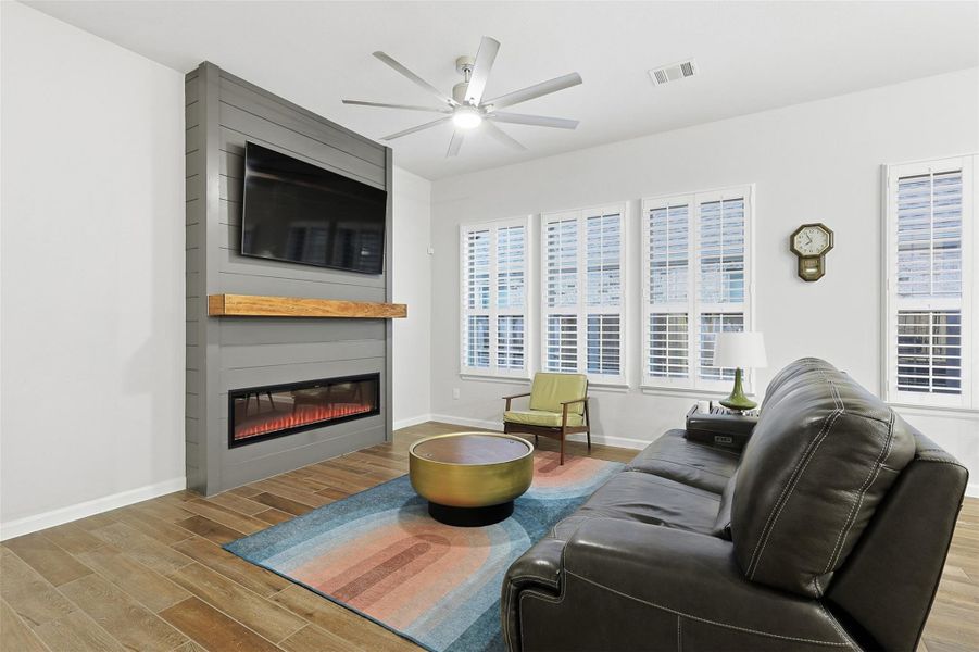 Furnished interior view inside a new home in Meridiana 40'/45', Manvel (Image 13). Furnished interior view inside a new home in Meridiana 40'/45', Manvel (Image 13).