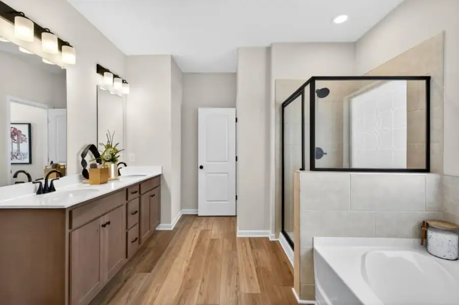 Furnished interior view inside a new home in Oakmont, Dallas (Image 25).