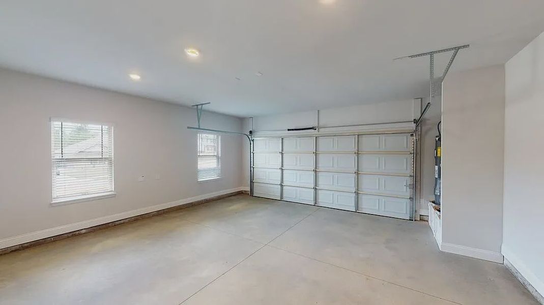 Spacious, unfurnished interior of a new home in Mirror Lake at South Harbour, Villa Rica (Image 14).