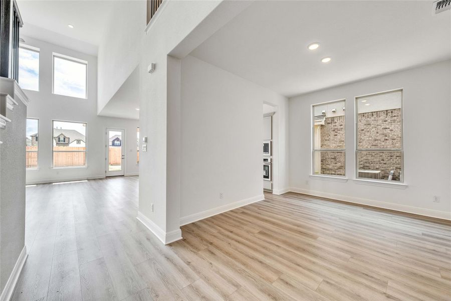 Spacious, unfurnished interior of a new home in Hawkes Landing, Leander (Image 6). Spacious, unfurnished interior of a new home in Hawkes Landing, Leander (Image 6).